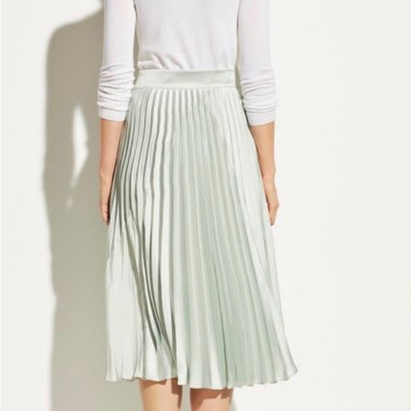 Vince Pleated Skirt - Picture 3 of 12